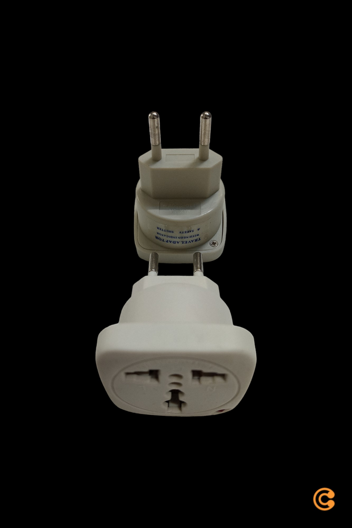 100 Stück Terminator 2 Way Weltweit Reise Adapter Strom Stecker 110 250 V B-Ware