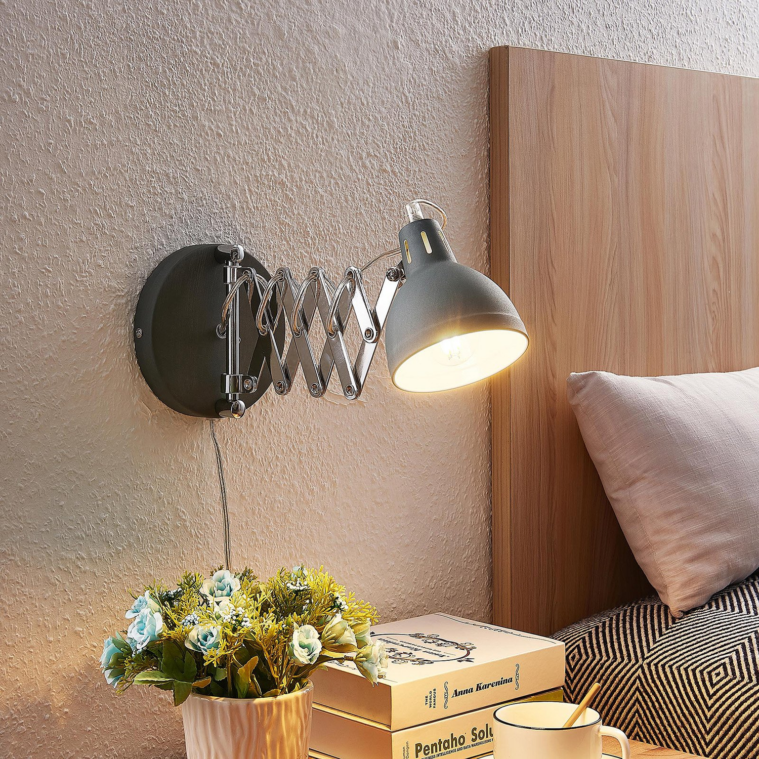 Applique murale Lindby Theon, lampe de lecture, bras articulé, fer 