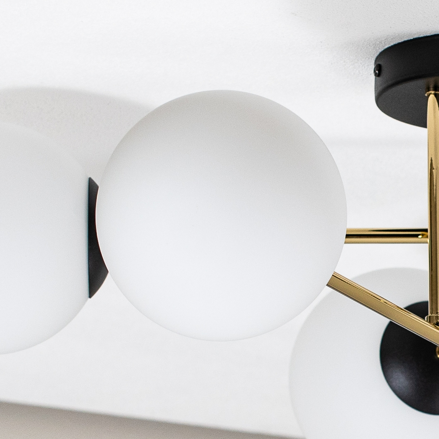 Emibig Lighting Deckenleuchte Lampe Magnum 6 Flg Opalweiß Gold Schwarz Glas B-Ware - 5901738925823