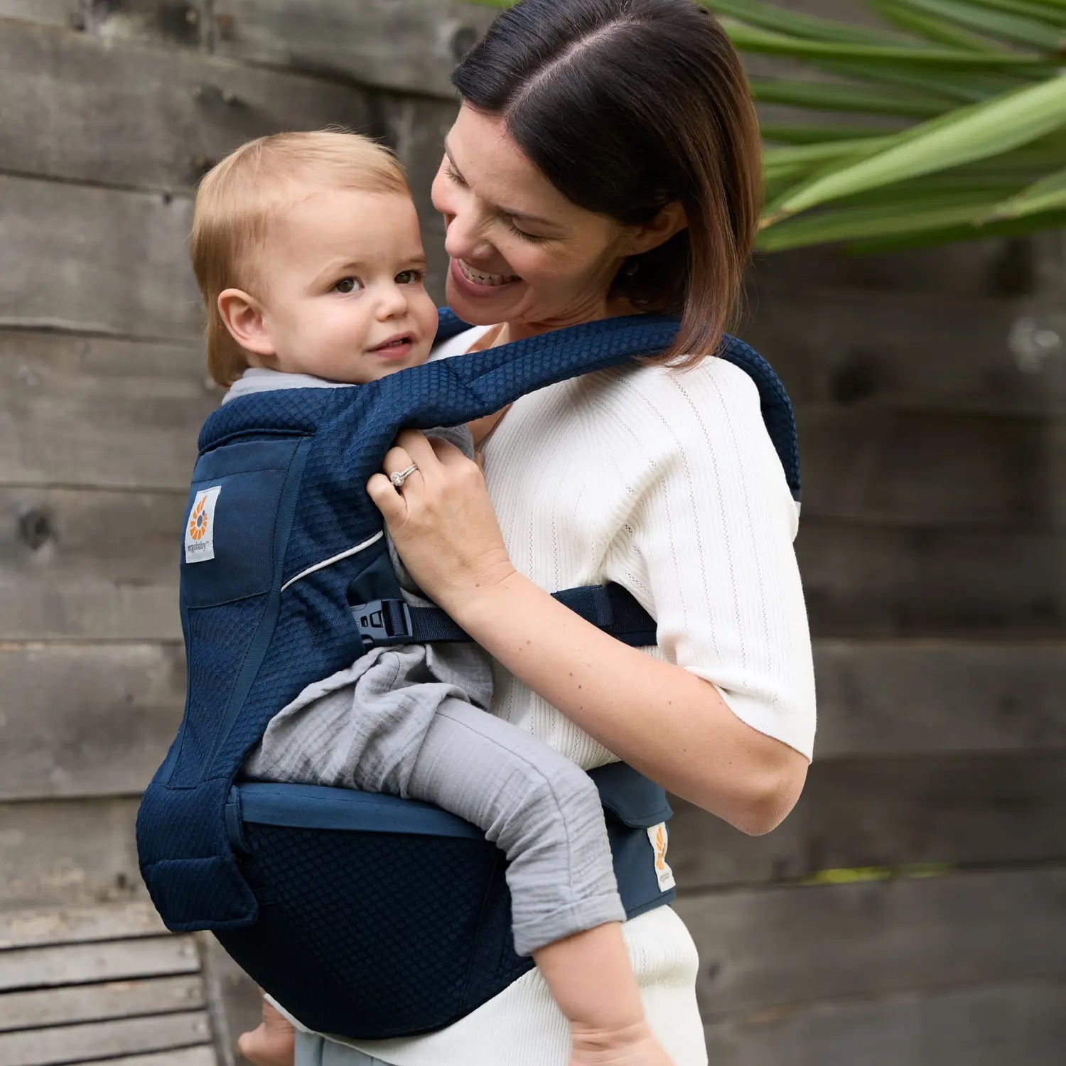 B-Ware Ergobaby Alta Hip Seat Babytrage Hüftsitz Tragehilfe Baby Komfort Midnight Blue - 1220000205437