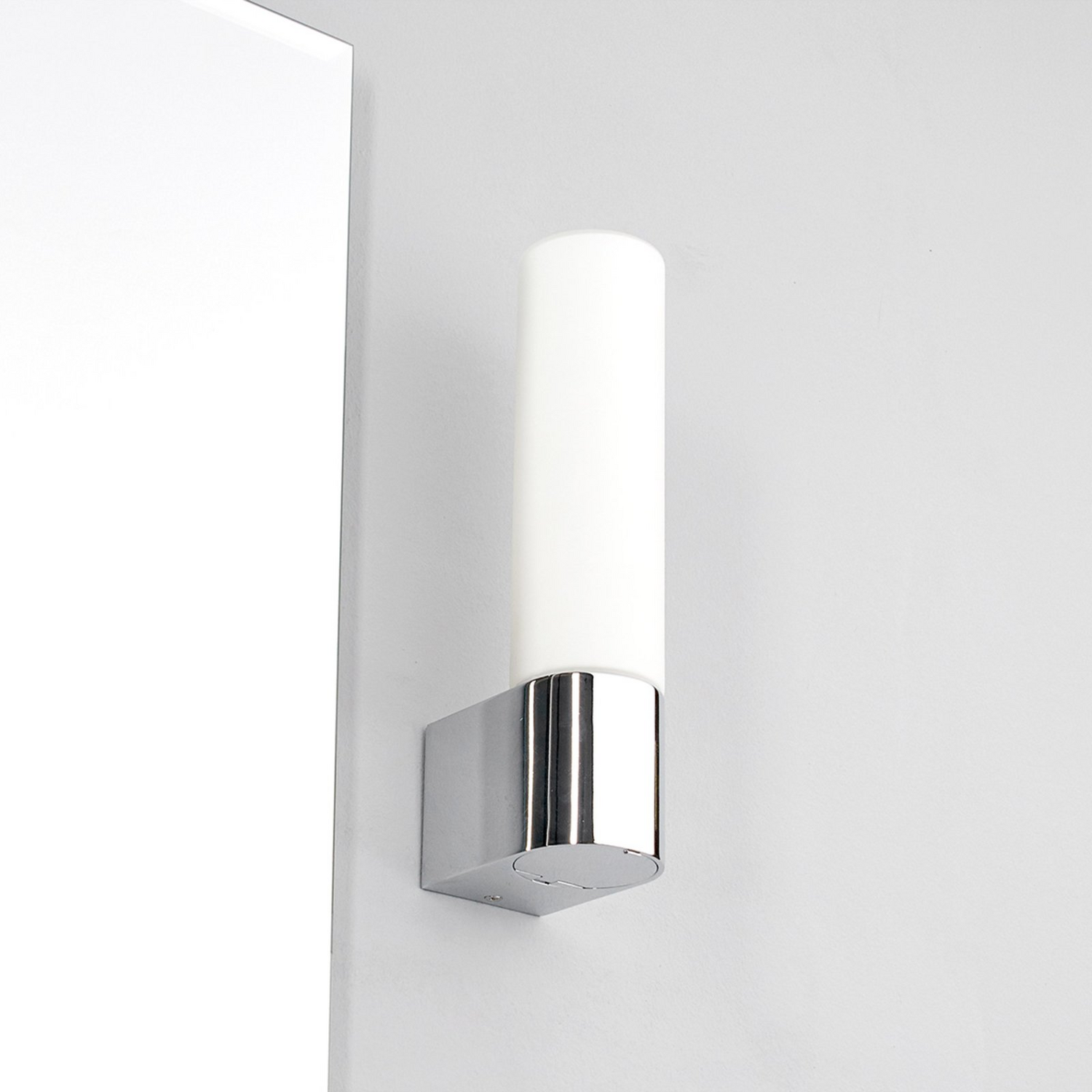 Lampe murale Lindby Practical Mirror Lamp Melike avec douille, qualité B 