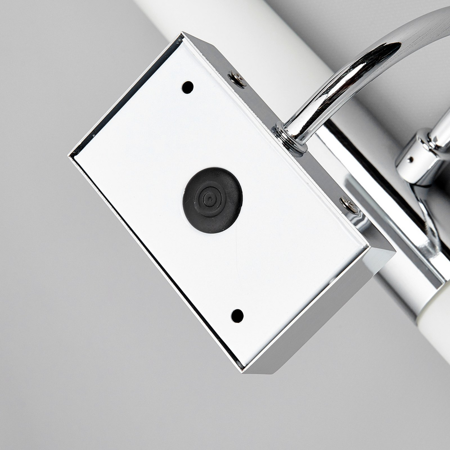Applique murale Lindby pour miroir de salle de bain Devran, 33 watts, produit de seconde main.