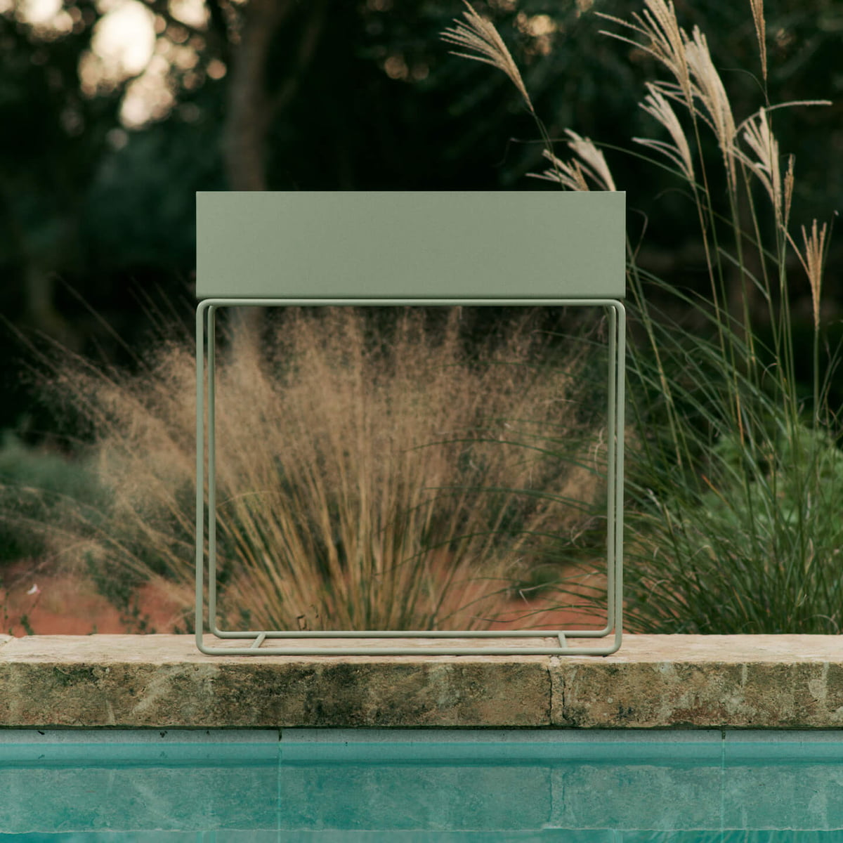 B-Ware Ferm Living Plant Box Beistelltisch Raumtrenner Blumentopf Tea Green Stahl