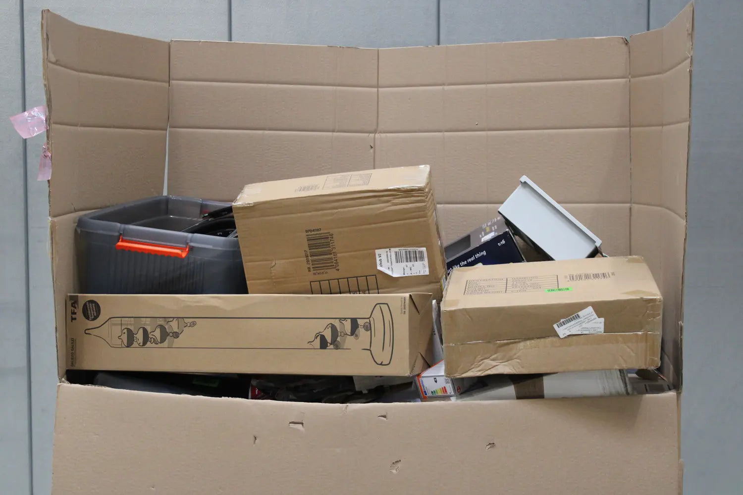 Restposten 430 Artikel Elektronik Haushaltswaren Werkzeug Batterien Kabel Uhren  - nicht zutreffend