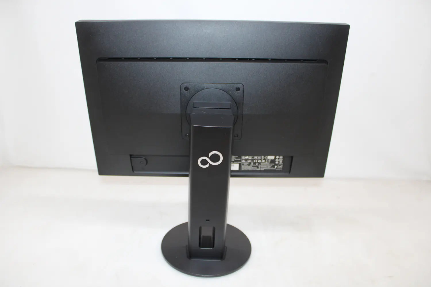 D-Ware Fujitsu Monitor Fujitsu P24 8 Ws Neo 24" Ips Workplace Lighting Defektware - 4250563432527