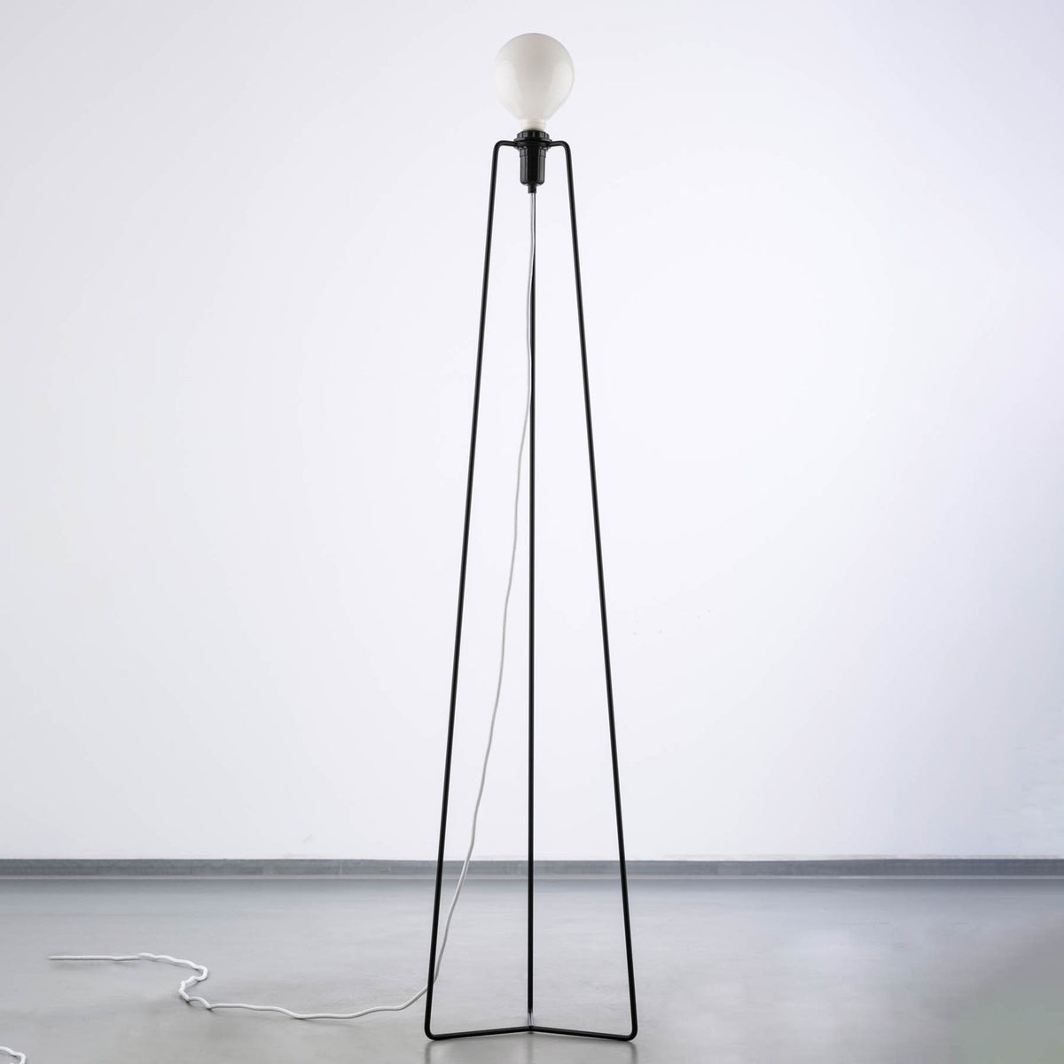 GRUPA Stehleuchte Bodenlampe LED Modell M3 schwarz Kabel weiß Stahl Glas - 5712802219850