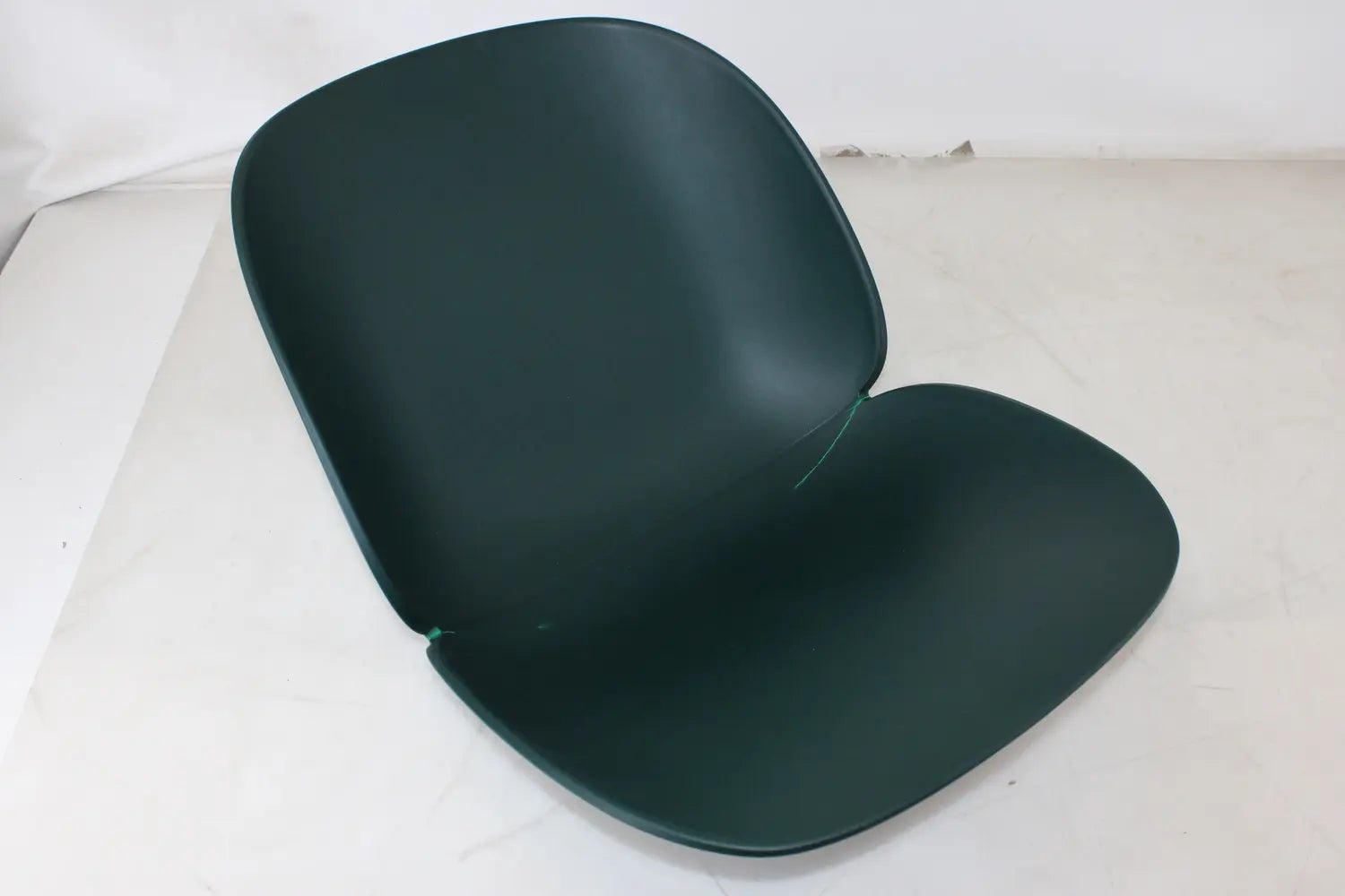 C-Ware Gubi Beetle Stuhl Sitzmöbel Esszimmerstuhl Chair Sitz Dunkelgrün Siehe Text/Foto - 5710902741943