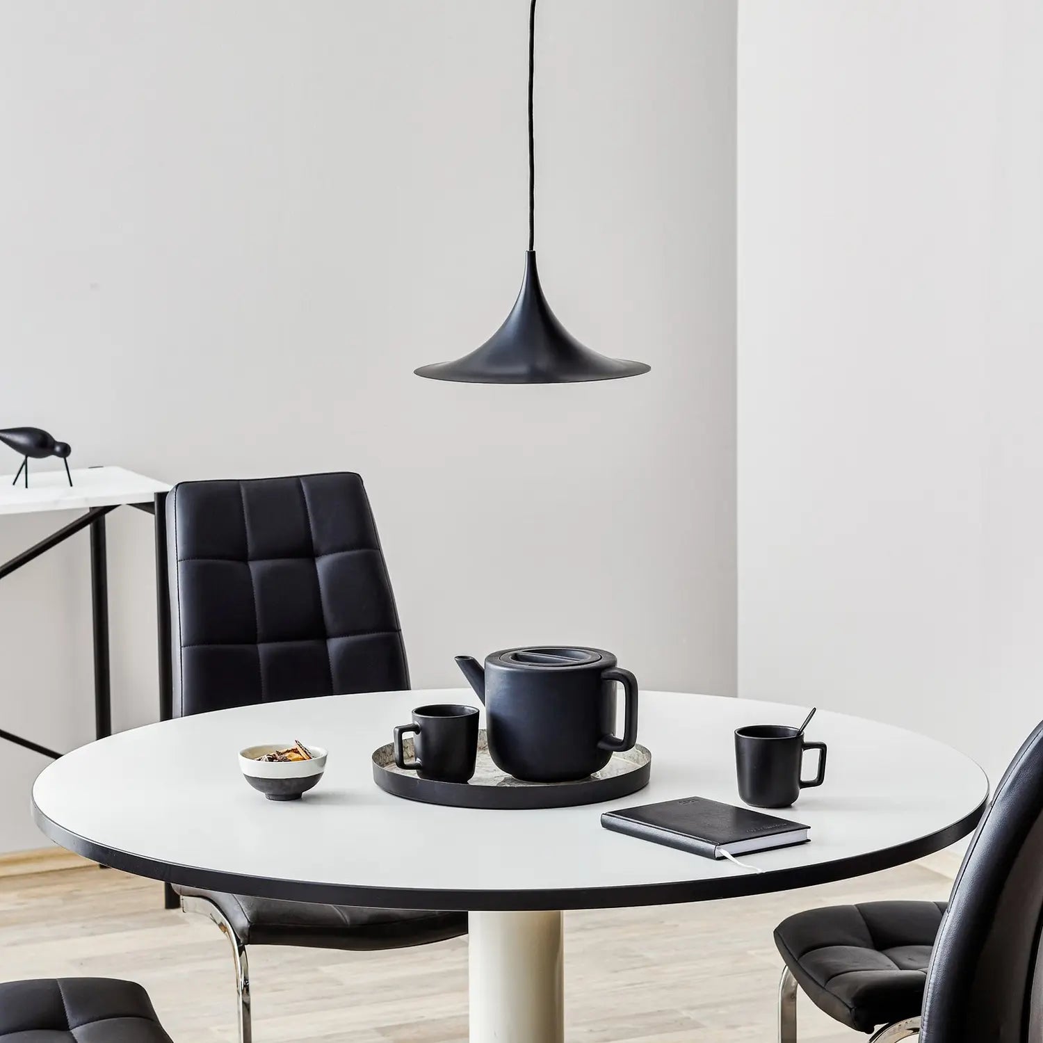 B-Ware Gubi Semi Pendelleuchte Pendelleuchte Lampe Leuchte Wohnzimmer Designer ø47 Blac - 5710902040015