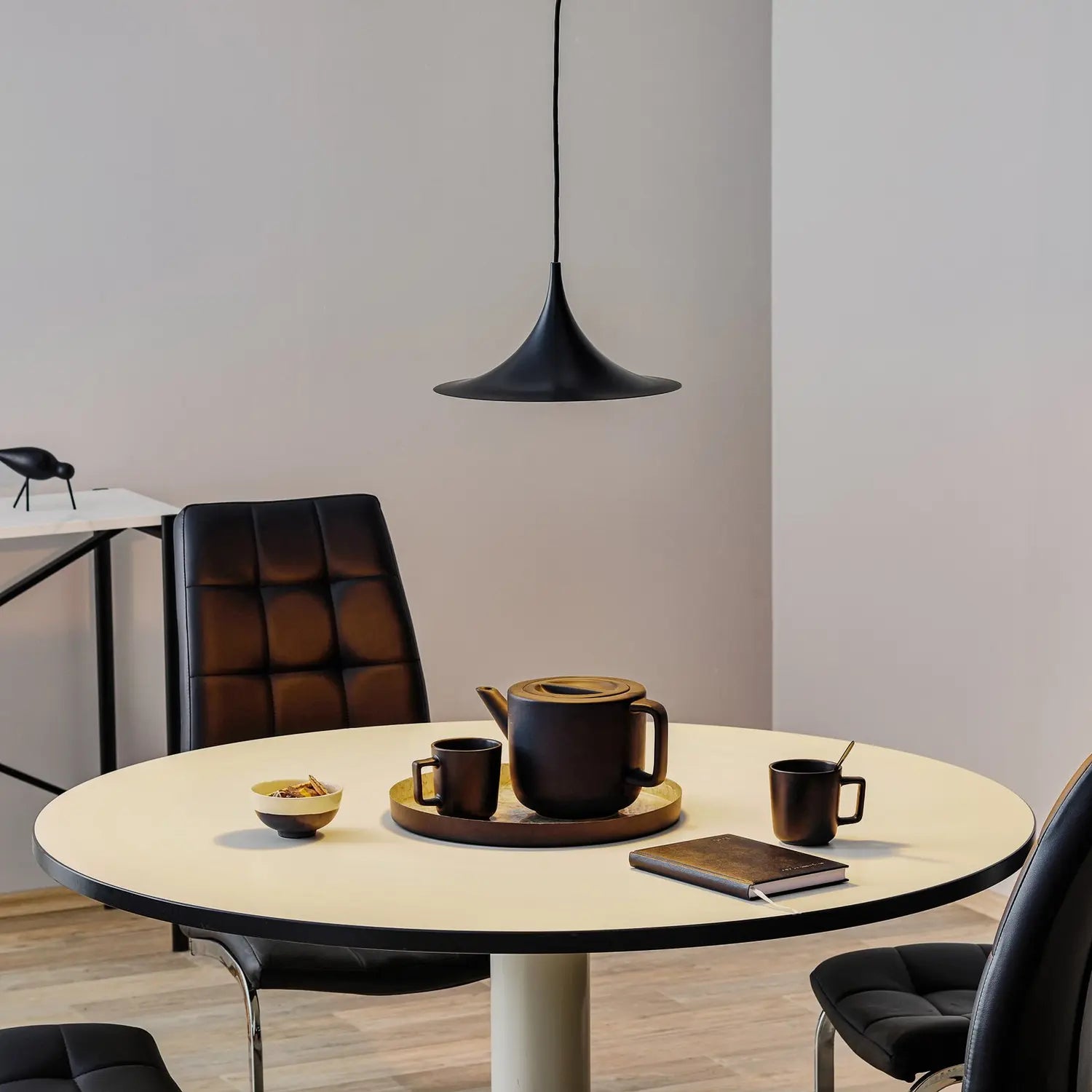 B-Ware Gubi Semi Pendelleuchte Pendelleuchte Lampe Leuchte Wohnzimmer Designer ø47 Blac - 5710902040015