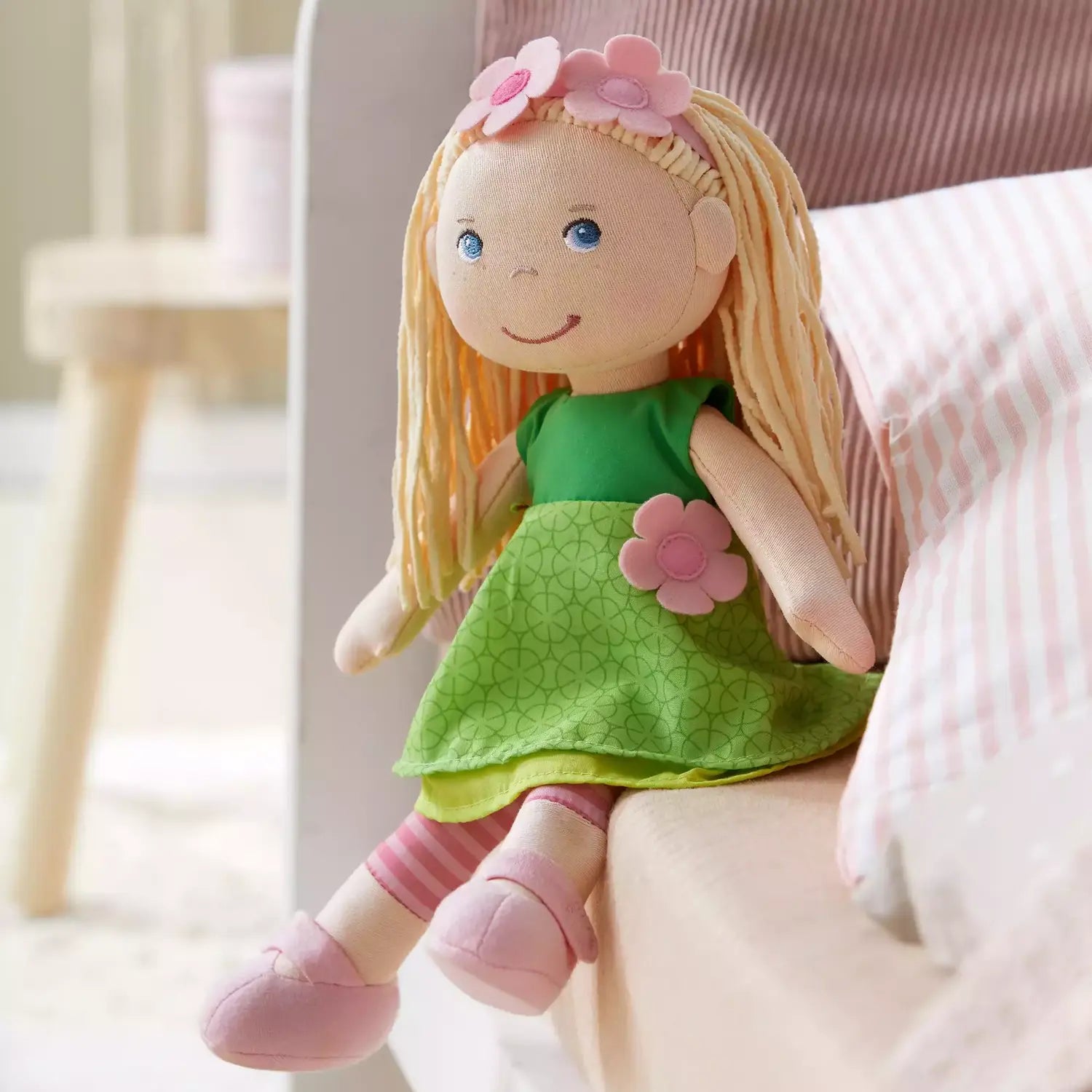 B-Ware Haba Stoffpuppe Puppe Mali Spielpuppe Kuschelpuppe Grünes Kleid Blondes Haar