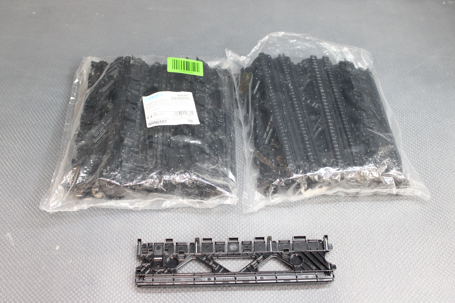 Hager Brn65 St Systemträger Brüstungskanal Elektro Sockelleisten Zubehör 20 Stück B-Ware - 4012740008129