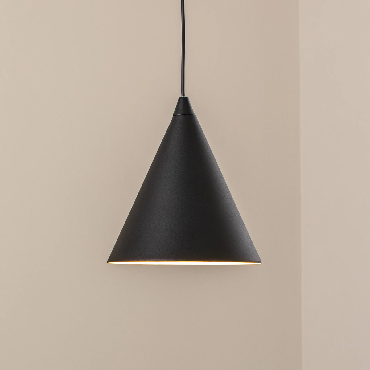 Hängeleuchte Pendelleuchte Form Deckenlampe Metall Kegel Form E27 Ø24cm schwarz - 5904798657277