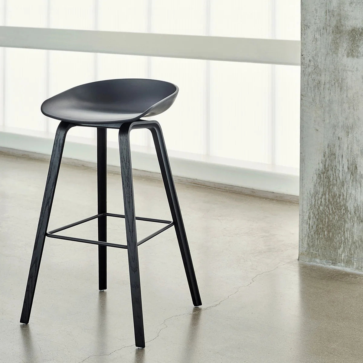 HAY Hocker Barstuhl About A Stool Sitzhöhe 65 cm Eiche Schwarz Kunststoffgleiter - 5710441378341