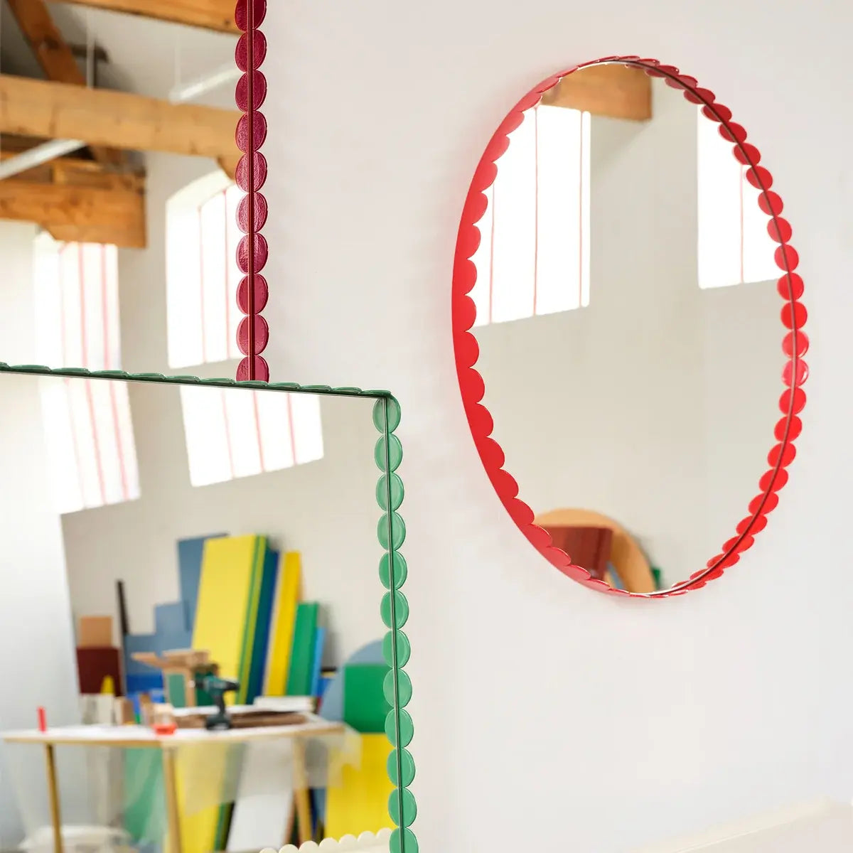 B-Ware Hay Arcs Spiegel Rund Wandspiegel Edelstahl Rahmen Rot - 5710441329633