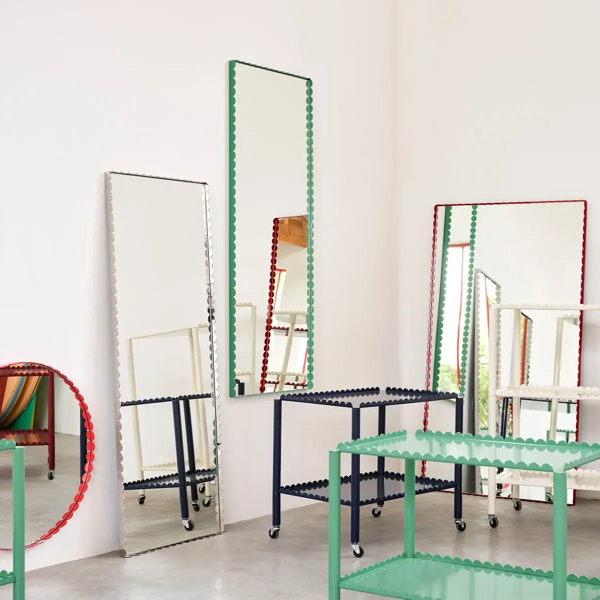 B-Ware Hay Arcs Spiegel Rund Wandspiegel Edelstahl Rahmen Rot - 5710441329633