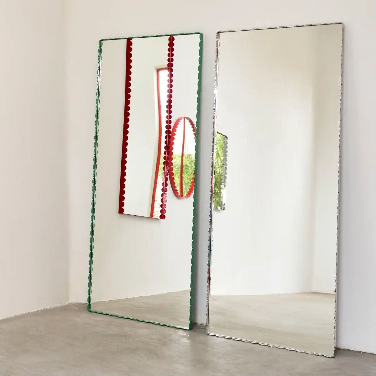 B-Ware Hay Arcs Spiegel Rund Wandspiegel Edelstahl Rahmen Rot - 5710441329633