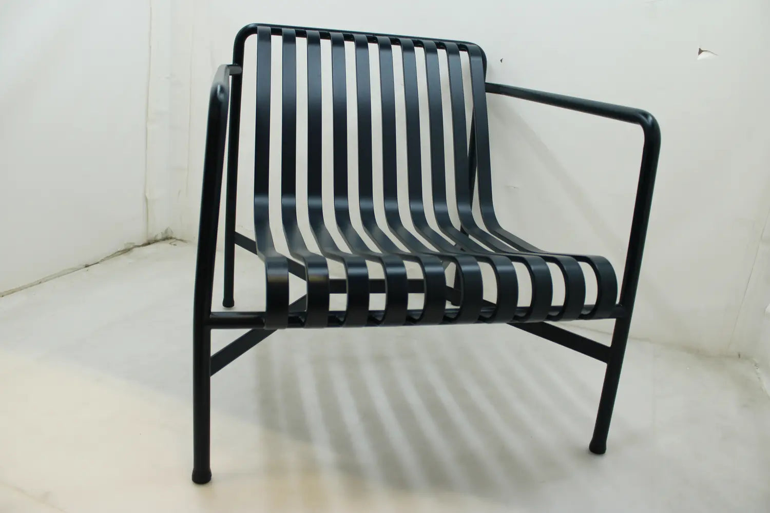 B-Ware Hay Lounge Sessel Stuhl Palissade Chair Low Gartenstuhl Dunkelblau Outdoor - 4251384260108