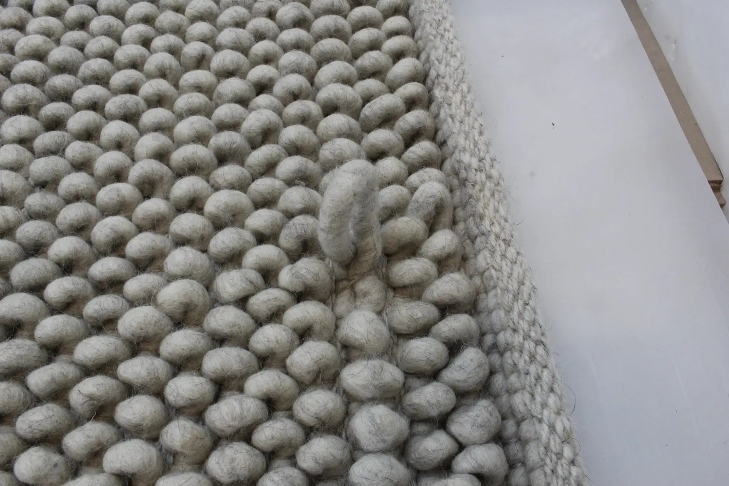 B-Ware Hay Peas Teppich Wollteppich Wohnzimmer 140 X 200 Cm Soft Grey Siehe Text/Foto - 5710441024408