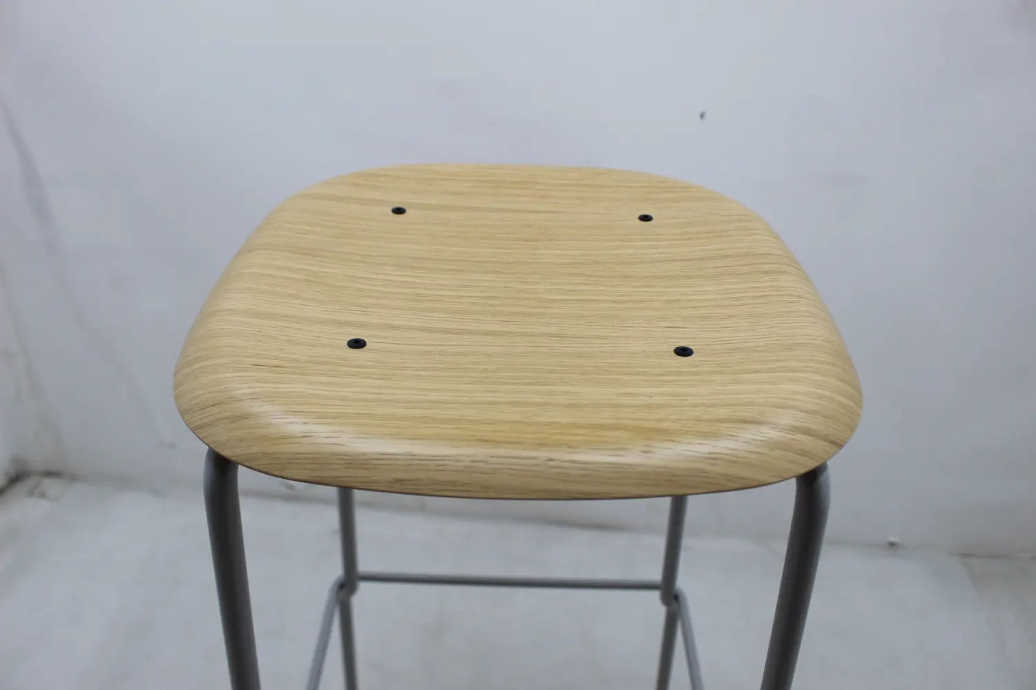 B-Ware Hay Hocker Barstuhl Sitzmöbel Barhocker Eichenholz Grau 75cm Kunststoffgleiter - 4251384236516