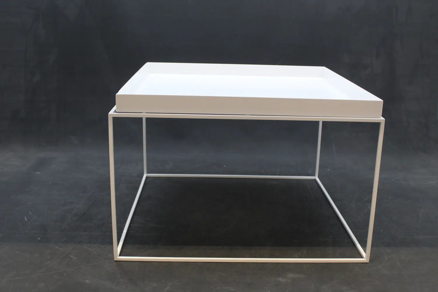 B-Ware Hay Tray Couchtisch Beistelltisch Loungetisch Tisch Sofatisch Siehe Text/Foto - 5710441005643
