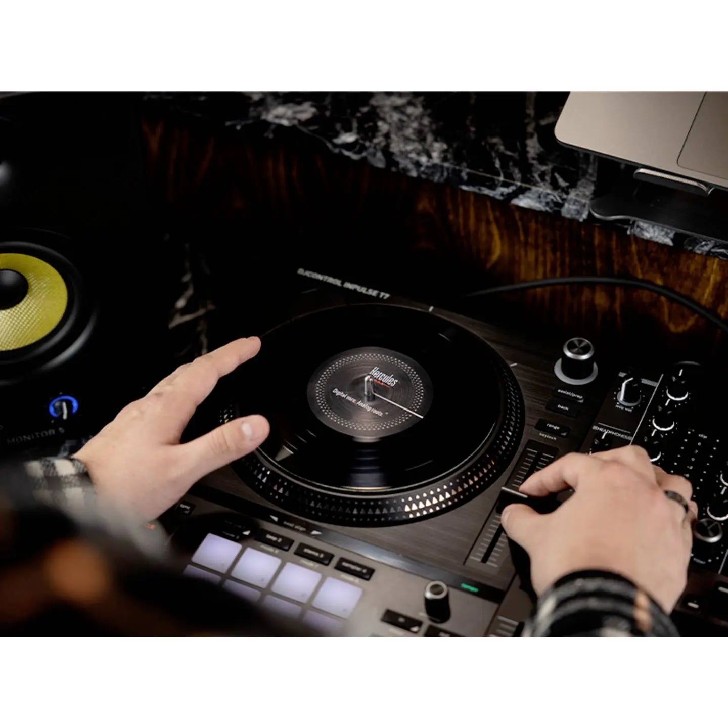 B-Ware Hercules Dj Controller Mischpult Dj Control Inpulse T7 Motorbetrieb Schallplatten - 3362934746285