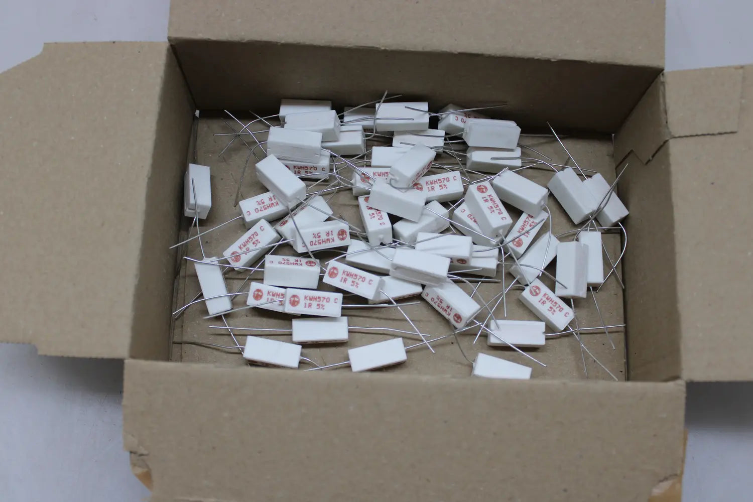 B-Ware Vitr Ohm Hochlastwiderstand Leistungswiderstand 1 Ohm Tht 5 W 5 Prozent 1 Stück - 2050011786057