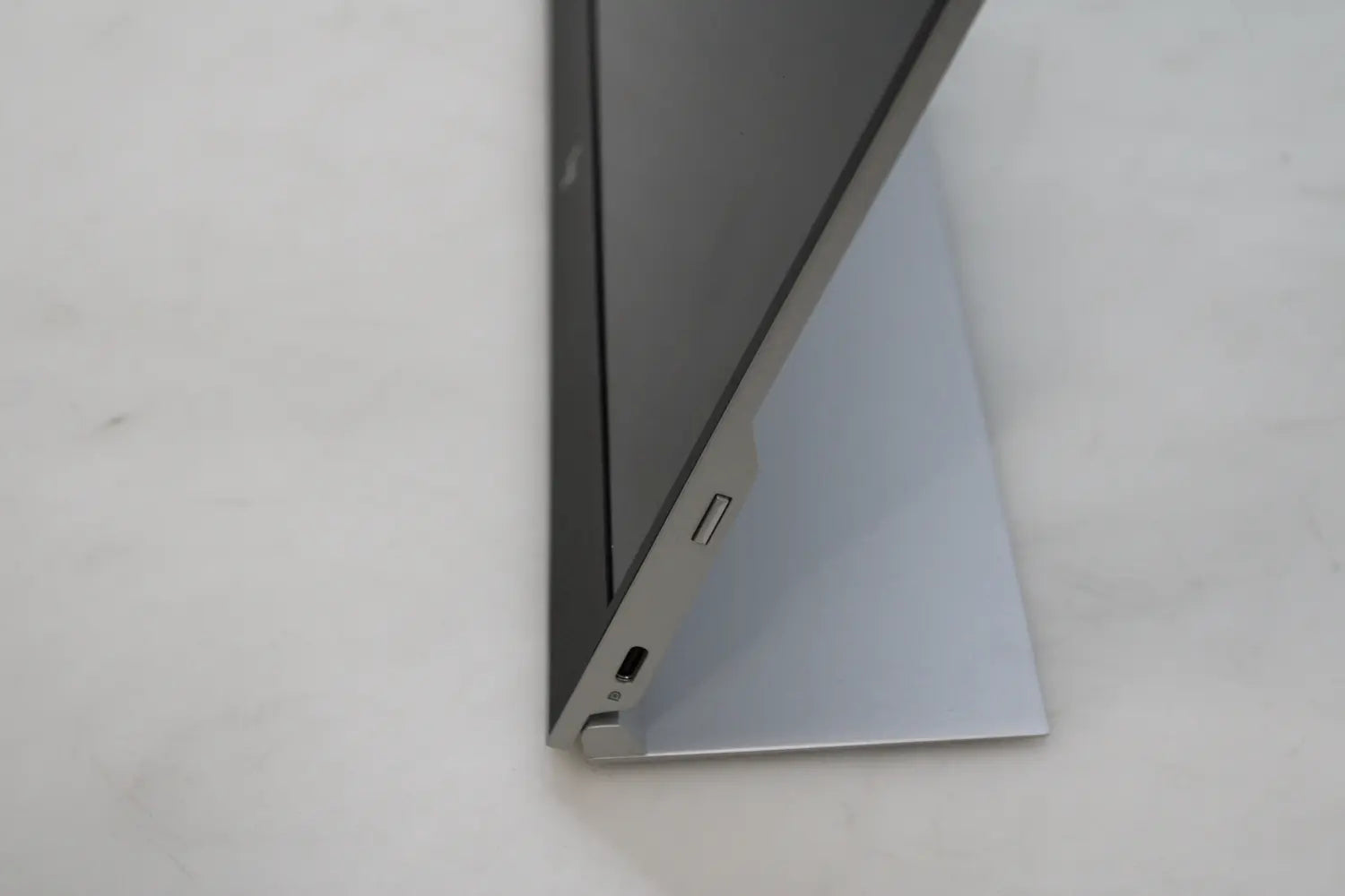 D-Ware Hp E14 G4 Tragbarer Monitor Bildschirm Display Usb C Mobil Defektware - 195122635008