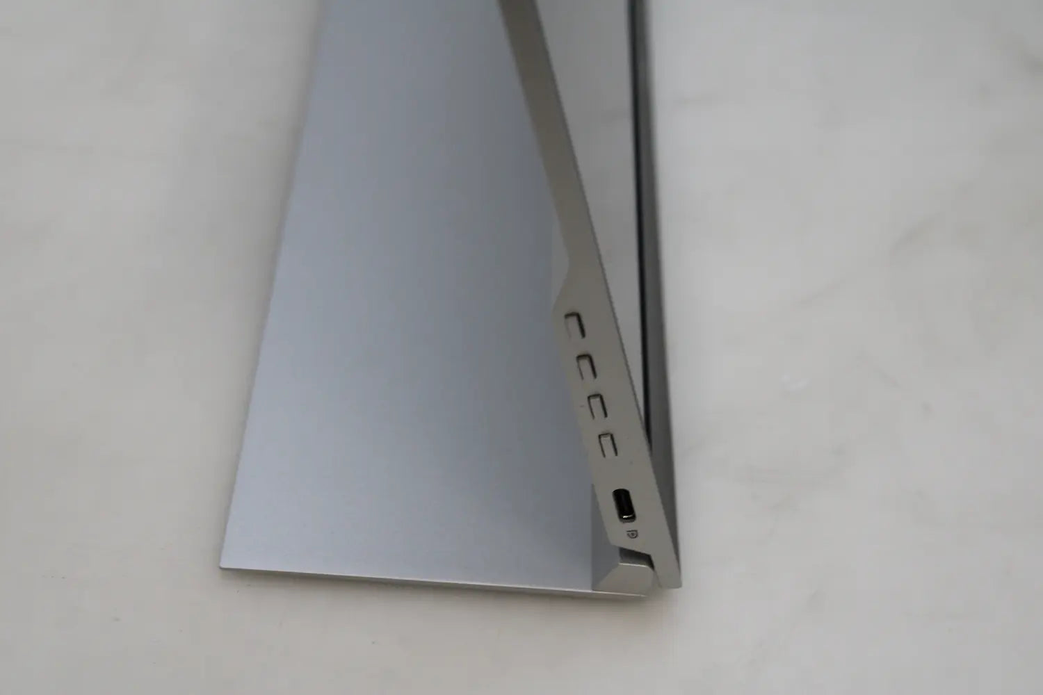 D-Ware Hp E14 G4 Tragbarer Monitor Bildschirm Display Usb C Mobil Defektware - 195122635008