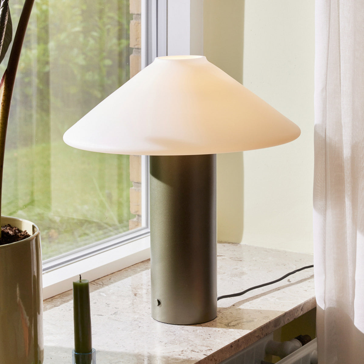Hübsch Tischleuchte Lampe Orbit Dunkelgrün Weiß Eisen Glas Schalter Dimmbar - 5712772134153