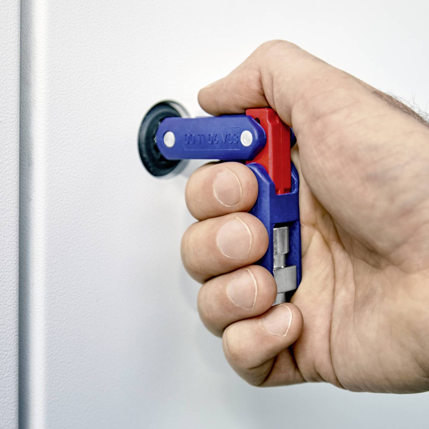 Knipex 00 11 Doppelgelenk-Steuerschrank-Schlüssel 97mm mit magnetischem Bitad... - 4003773083085
