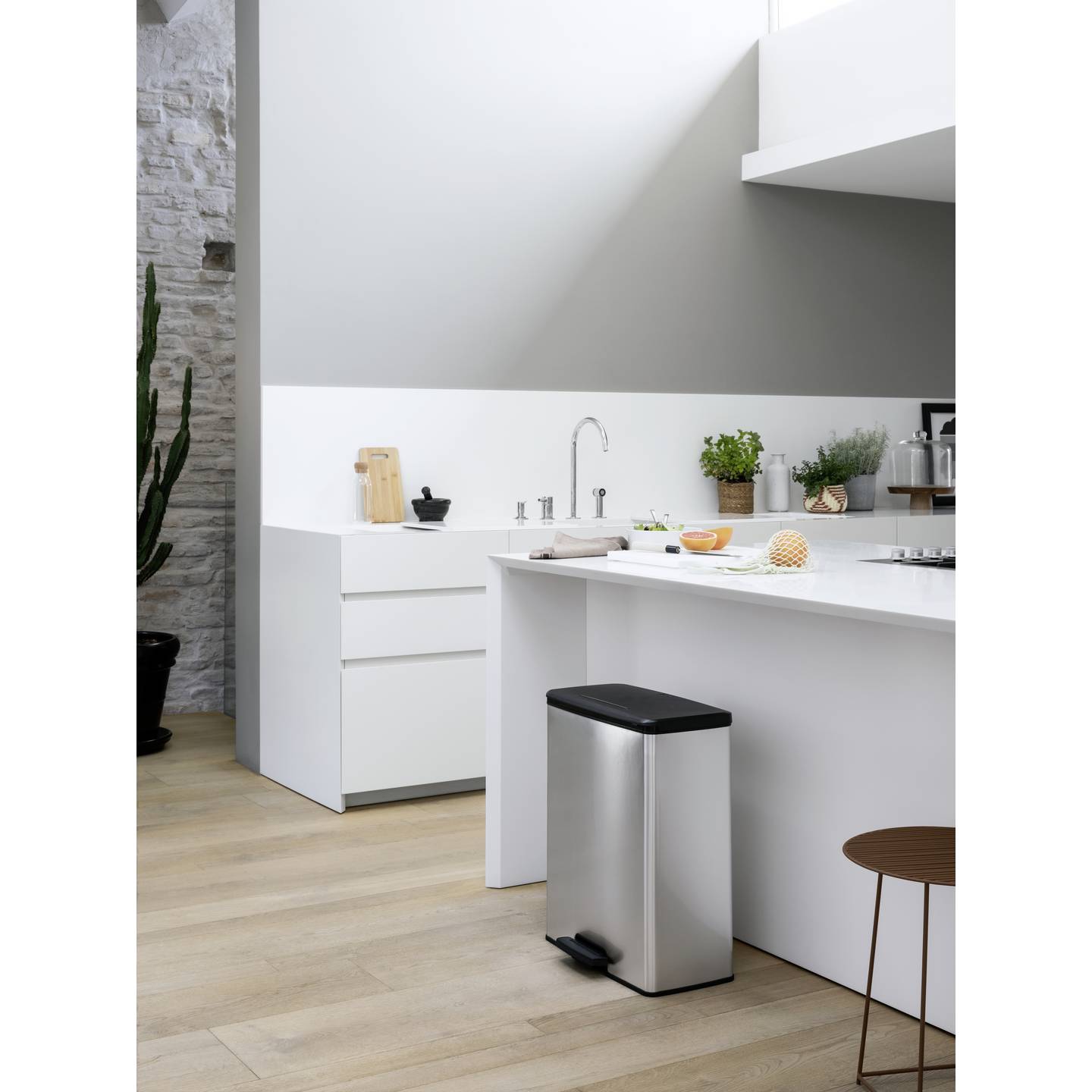Curver Mülleimer Deco Bin Slim 52l Abfallbehälter Hygienisch Silber Schwarz - 3253924839974