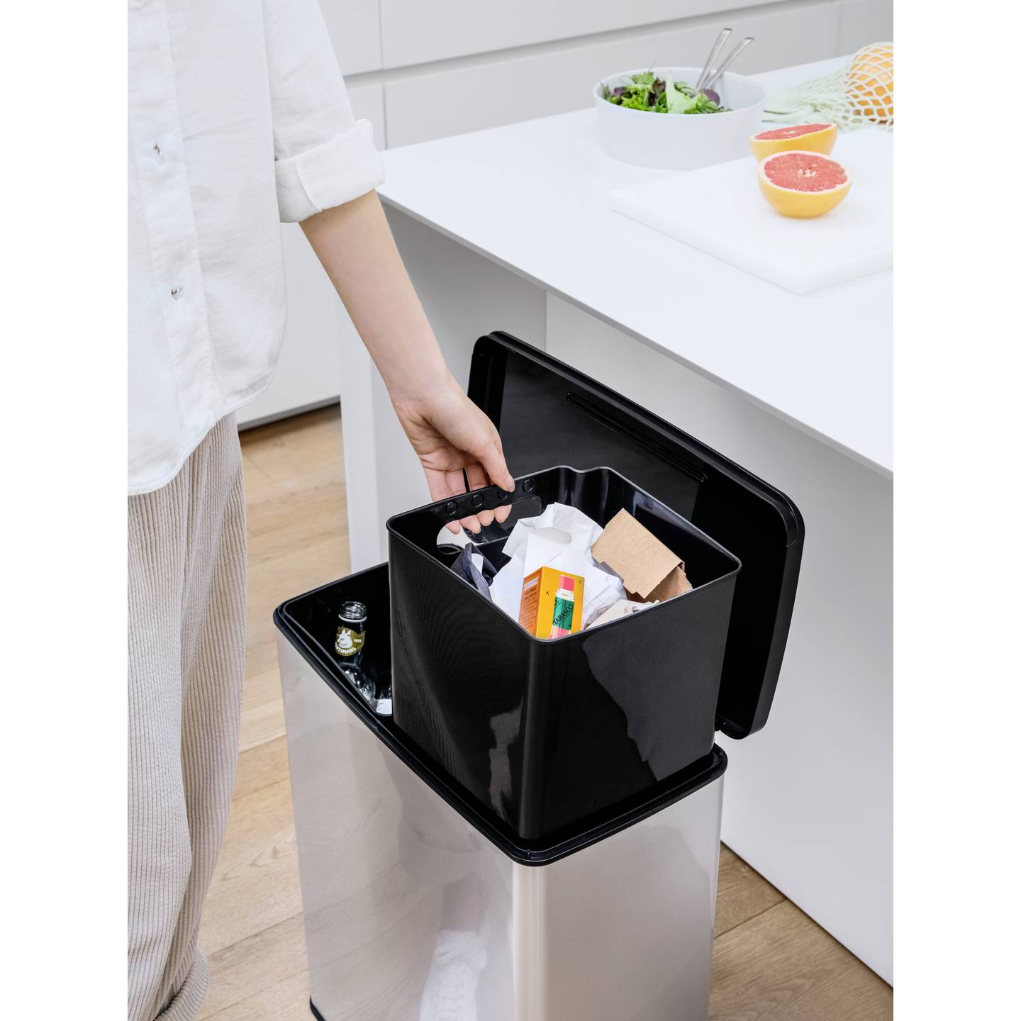 Curver Mülleimer Deco Bin Slim 52l Abfallbehälter Hygienisch Silber Schwarz - 3253924839974