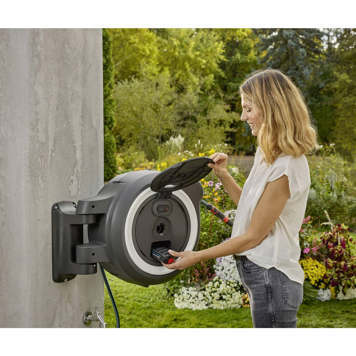 Gardena Akku-Wand-Schlauchbox PowerRoll XL 35m Schlauchbox mit Akku 18V Power - 4066407002418