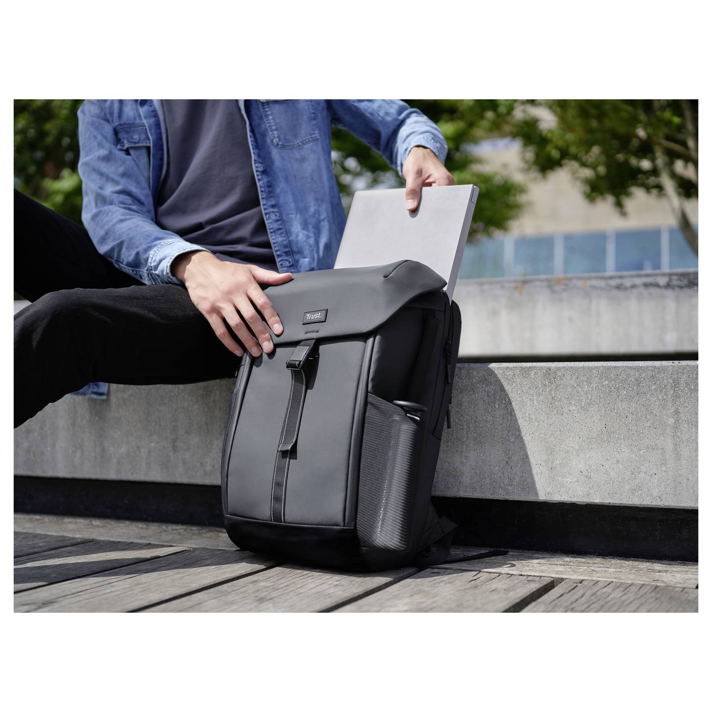 Trust Reisetasche Rucksack grau für Notebooks bis 43,2 cm (17 Zoll) 25 l 1,02 kg - 8713439256697