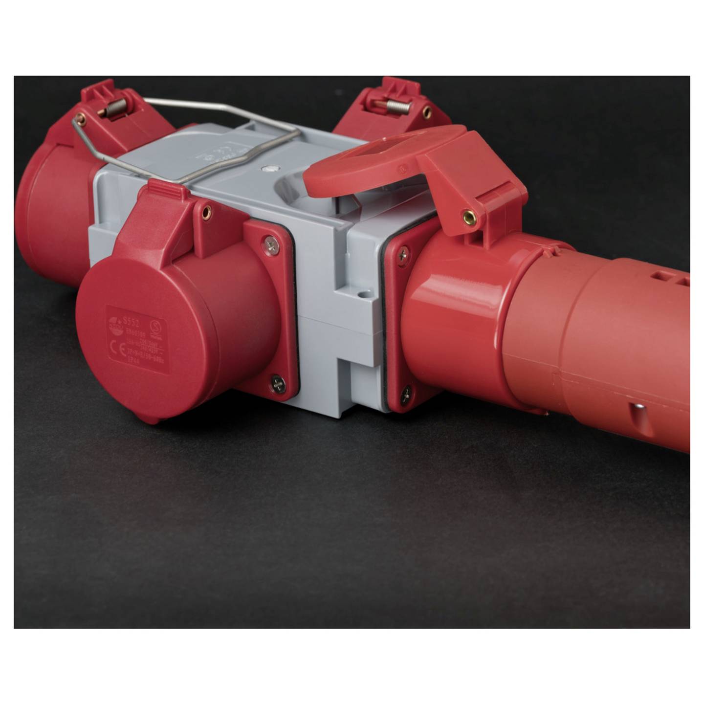 Brennenstuhl CEE Stromverteiler 400V 16A IP44 1 CEE Kupplung 3 Steckdosen 780g - 4007123285846