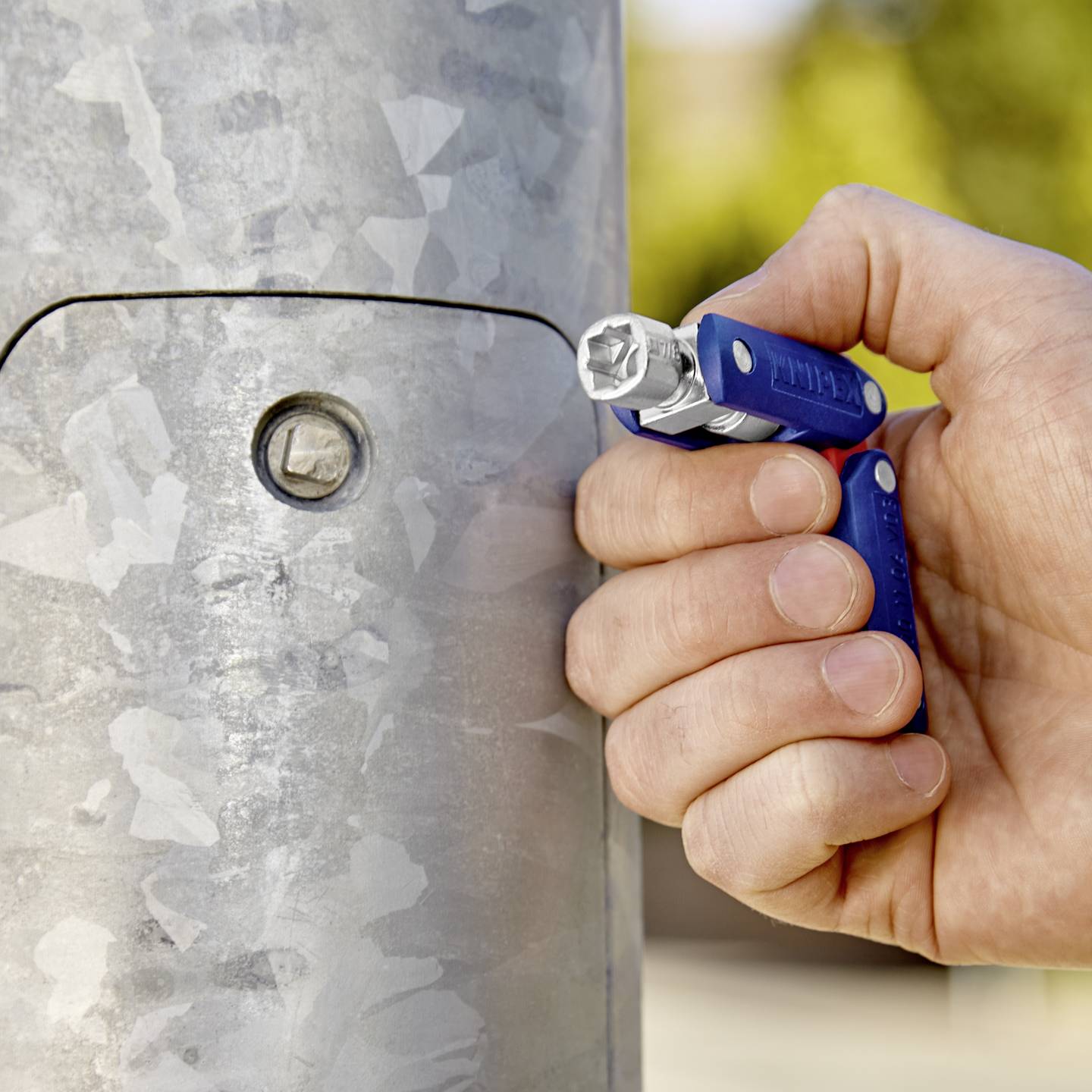 Knipex 00 11 Doppelgelenk-Steuerschrank-Schlüssel 97mm mit magnetischem Bitad... - 4003773083085