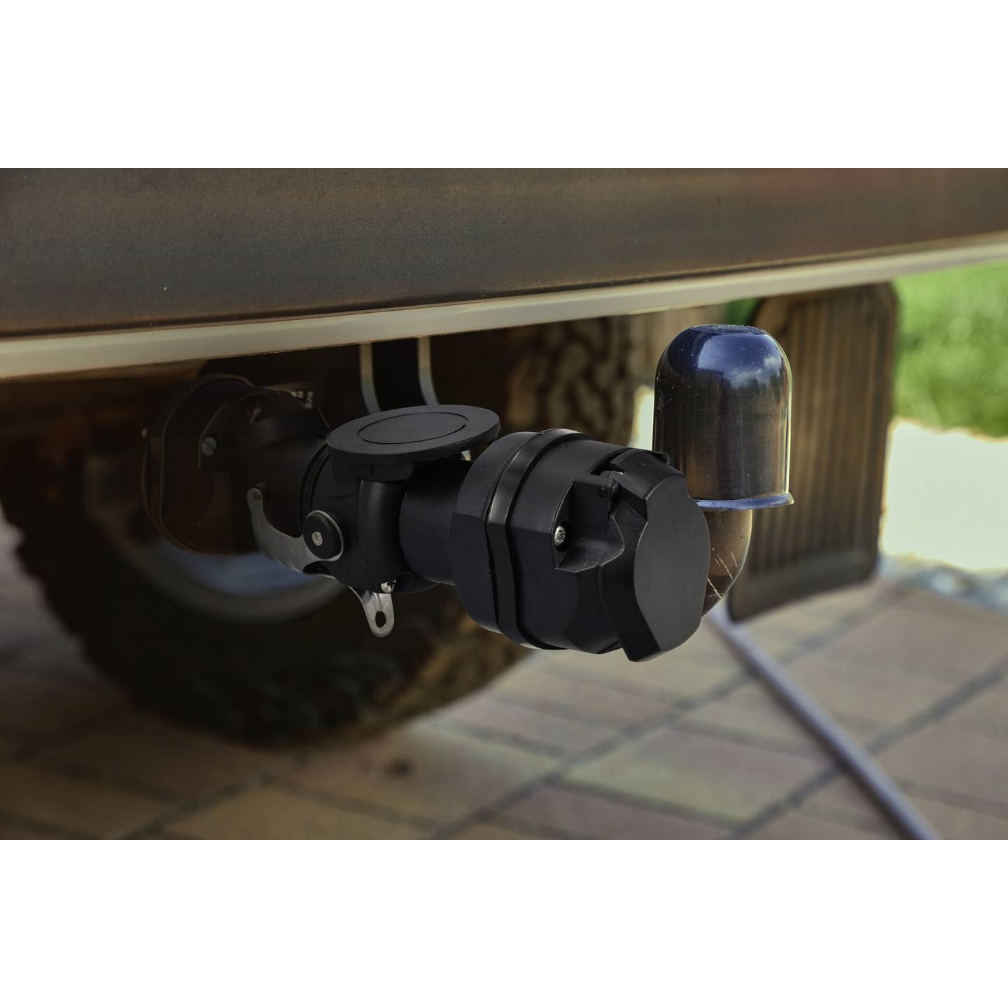 Voltcraft Spannungsreduzierer 15polig Adapter 24V auf 12V für Anhängerbetrieb - 4064161338439