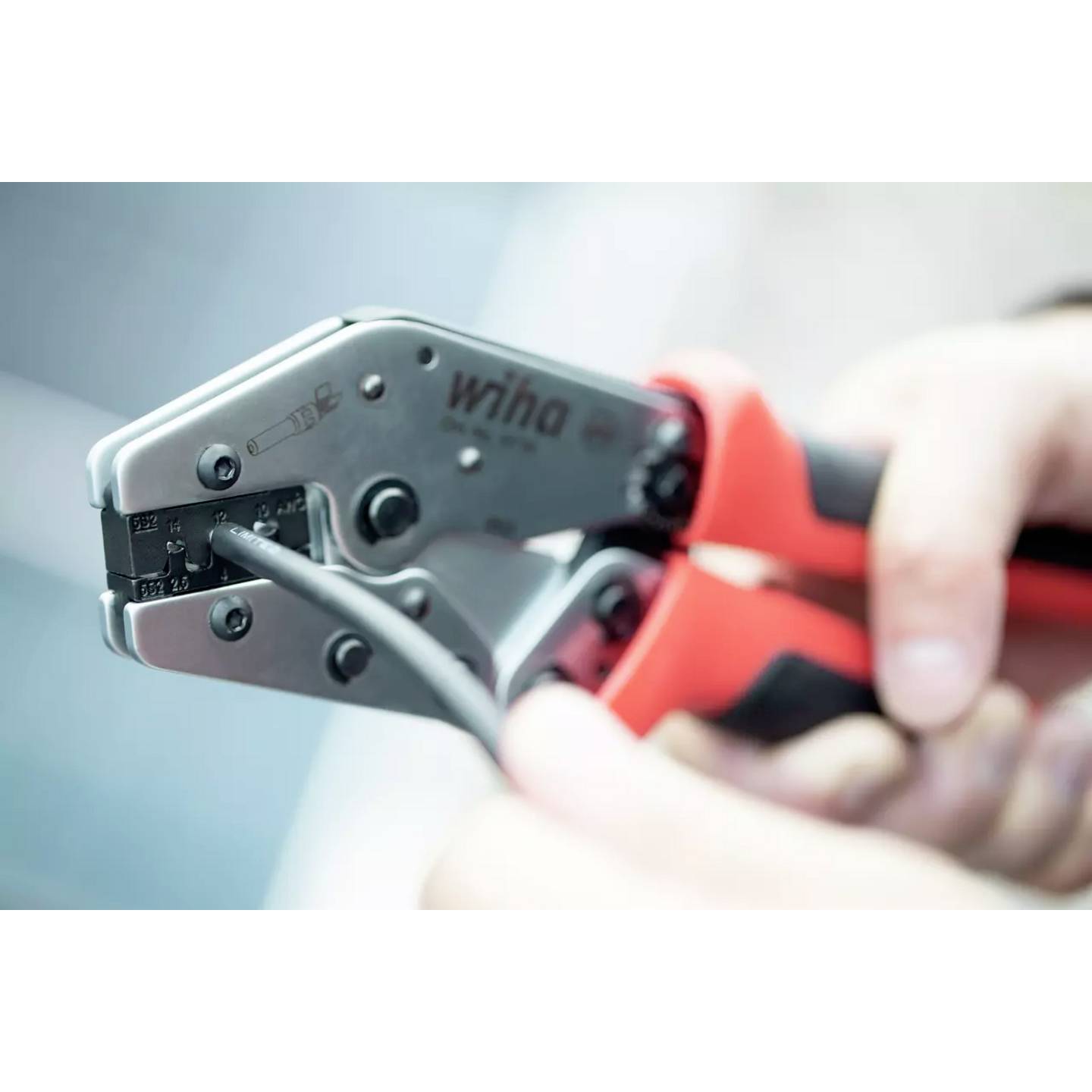 Wiha Crimpzange Photovoltaik-Verbinder MC4 45796 2,5 bis 6 mm² Handwerkzeug 680g - 4010995457969