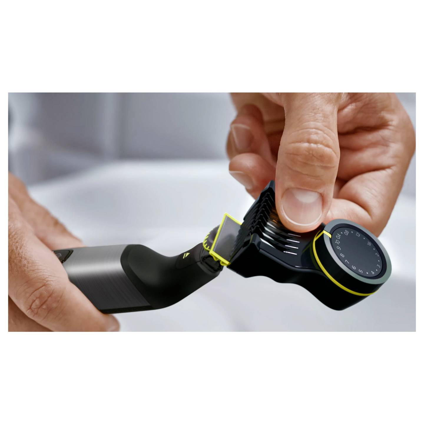 Philips OneBlade Pro 360 Körperhaartrimmer Präzisions Trimmer Rasierer chrom - 8720689027199