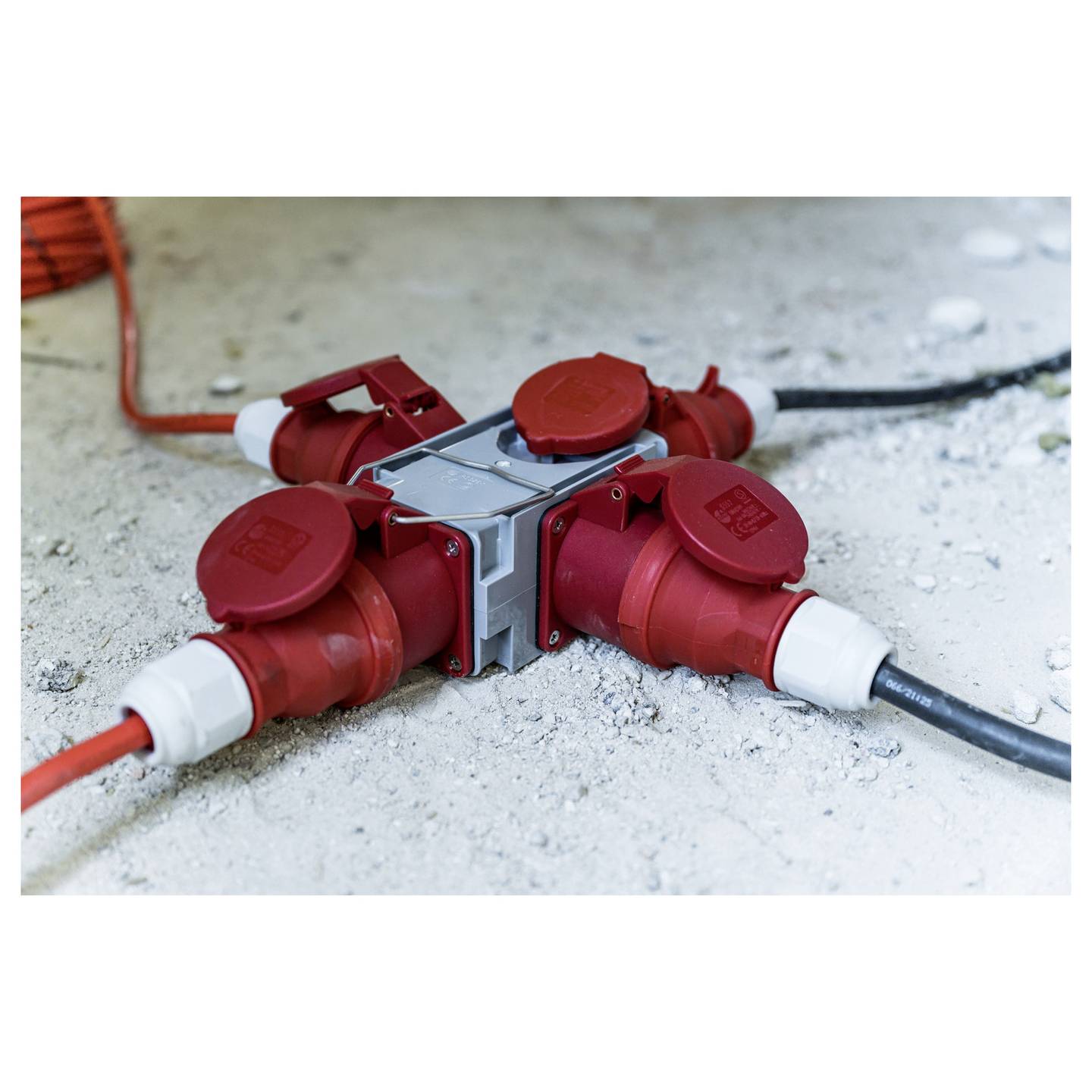 Brennenstuhl CEE Stromverteiler 400V 16A IP44 1 CEE Kupplung 3 Steckdosen 780g - 4007123285846