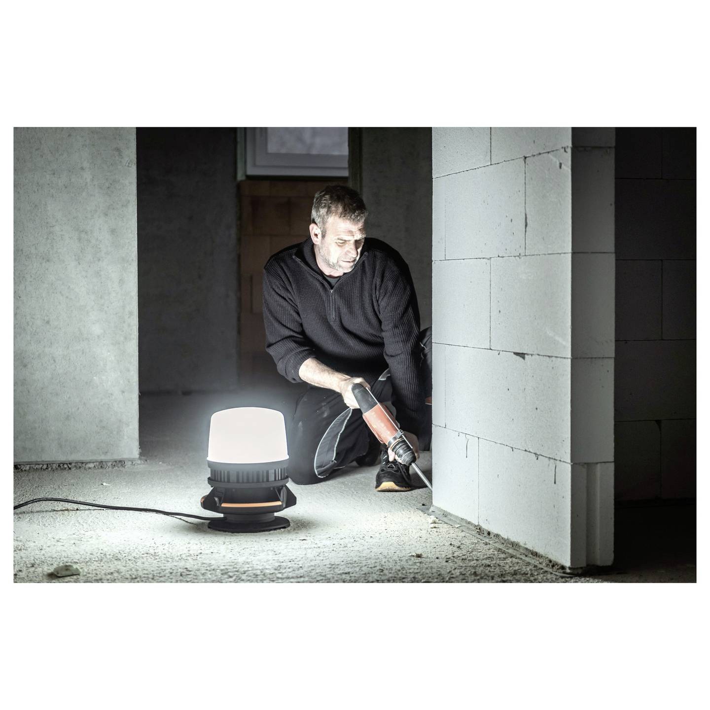 Brennenstuhl LED-Baustrahler ORUM 12050 M 360° mit Steckdose 12600 lm IP54 - 4007123675326