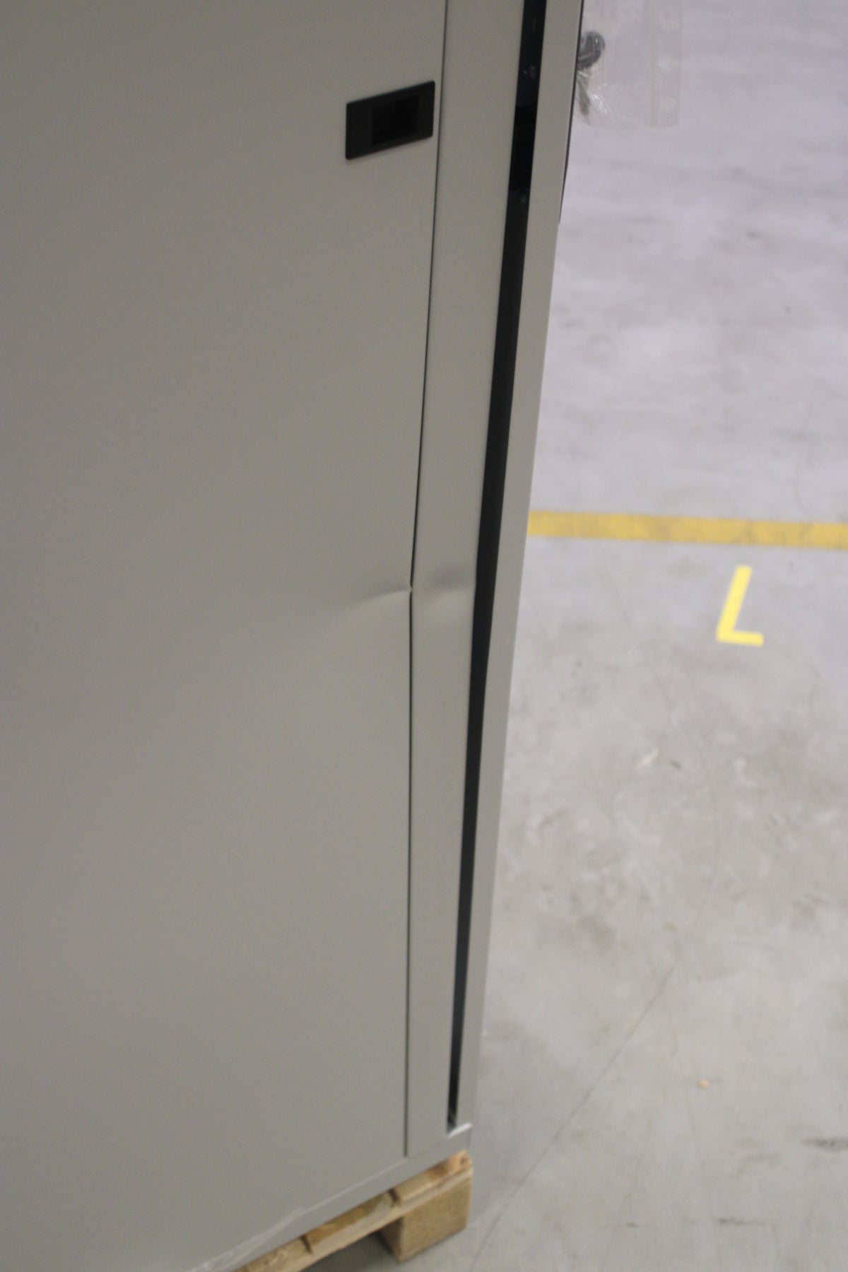Intellinet Netzwerkschrank Rack Serverschrank Lichtgrau 42HE Montiert 19 Zoll - 0766623713436