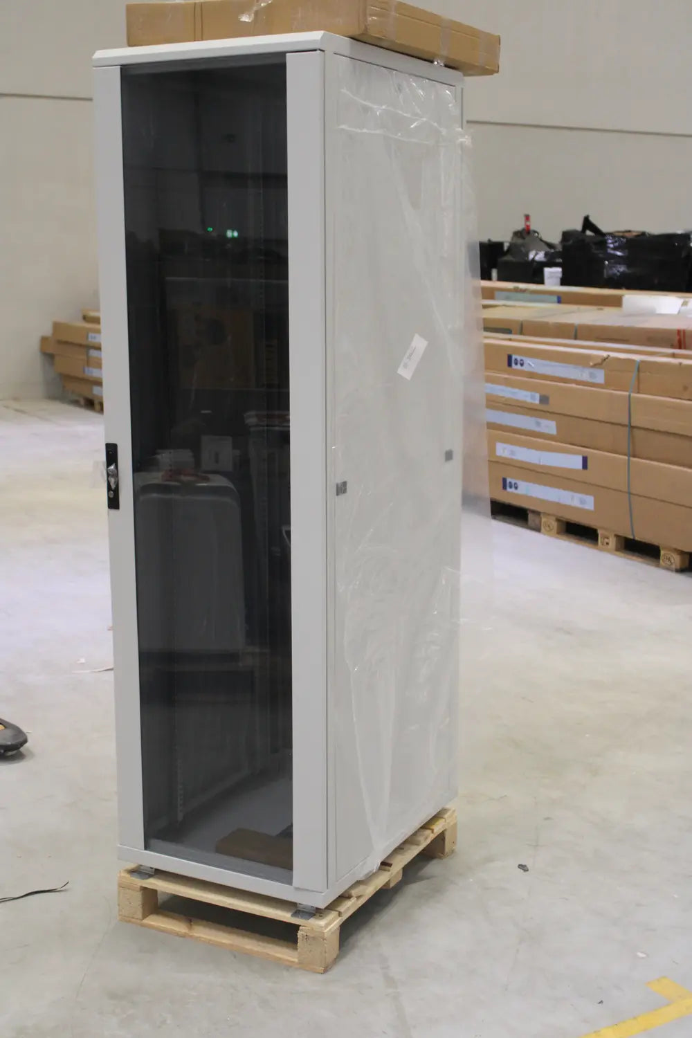 B-Ware Intellinet Netzwerkschrank Rack Serverschrank Lichtgrau 42 He Montiert 19 Zoll - 766623713436