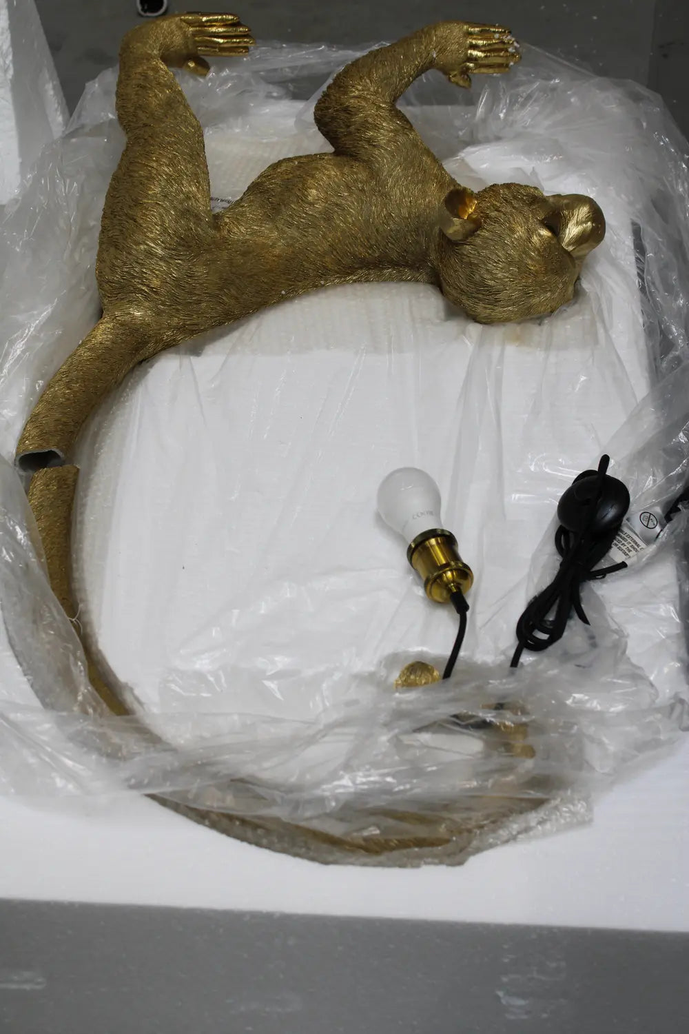 C-Ware Kare Bodenleuchte Stehlampe Monkey Dance Gold Kunstharz Lampe Siehe Text/Fotos - 4025621568827