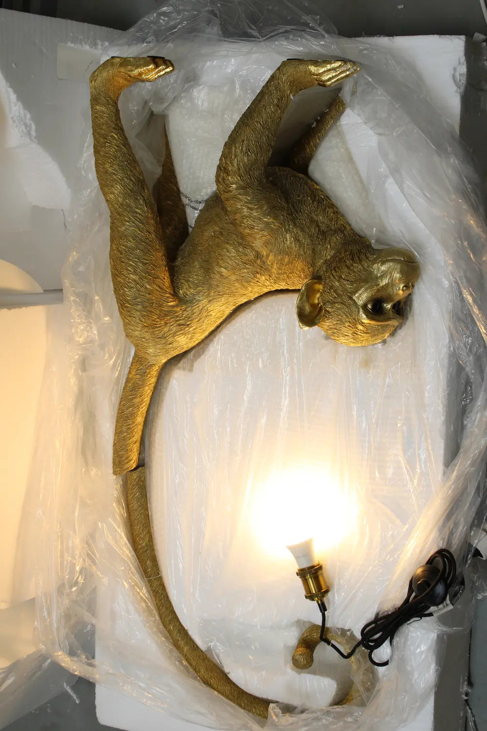 C-Ware Kare Bodenleuchte Stehlampe Monkey Dance Gold Kunstharz Lampe Siehe Text/Fotos - 4025621568827
