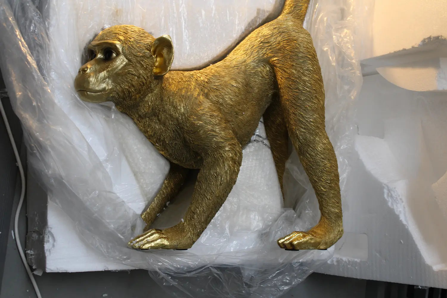 C-Ware Kare Bodenleuchte Stehlampe Monkey Dance Gold Kunstharz Lampe Siehe Text/Fotos - 4025621568827