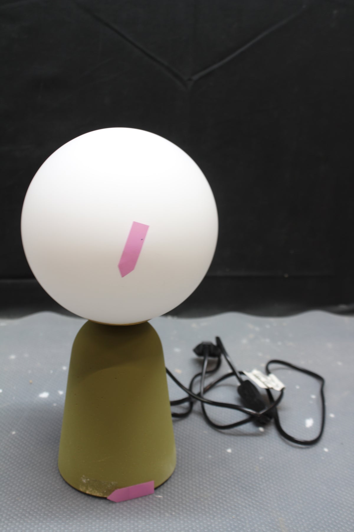 KARE Tischlampe Tischleuchte Bollie Betonfuß grün Opalglas 31 cm SIEHE TEXT/FOTO - 4025621561019