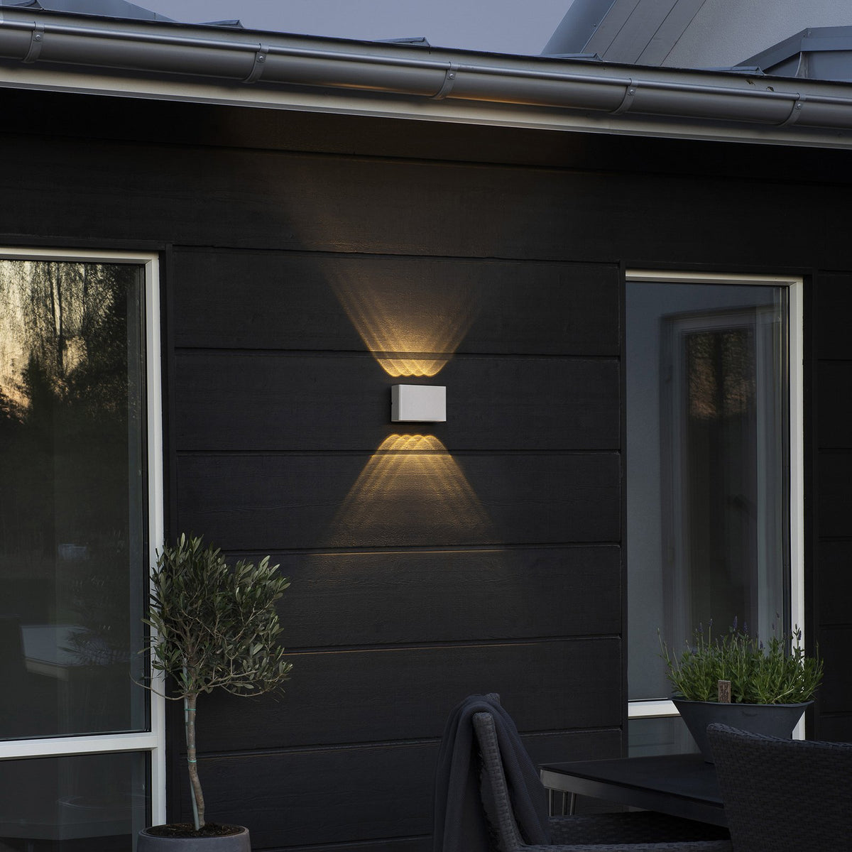 Konstsmide Außenwandleuchte Wandlampe LED Chieri weiß Glas Aluminium Außen - 7318307865257