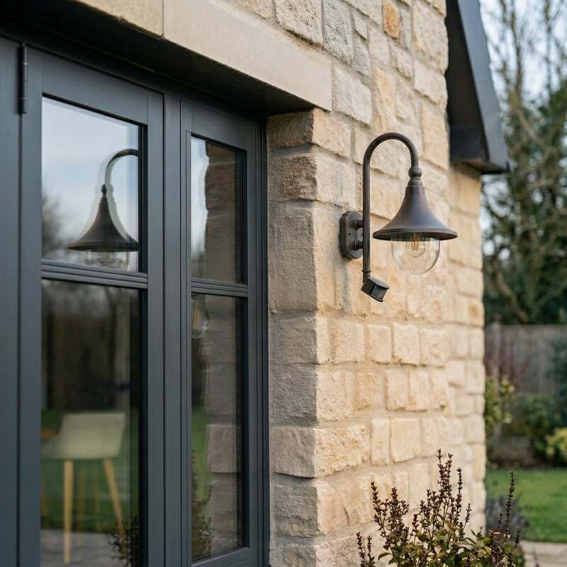 Lindby Außenwandleuchte Daphne LED Wandleuchte mit Sensor E27 schwarz 47cm - 4251096533880