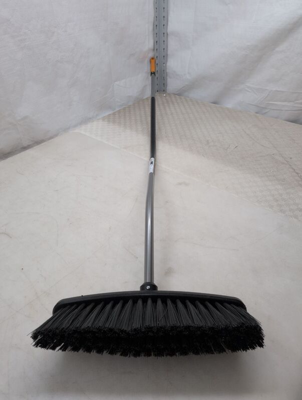 Fiskars Besen Arbeitsbreite 43cm Aluminiumstiel Handbesen Gartenbesen leicht - 6411501707123